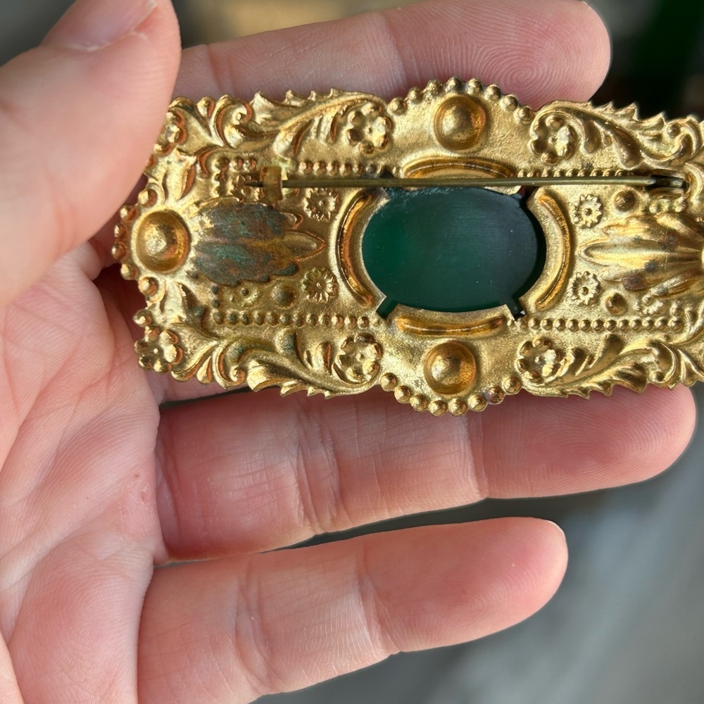 Egyptian gold ornate vintage 1940’s brooch - Picture 7 of 9